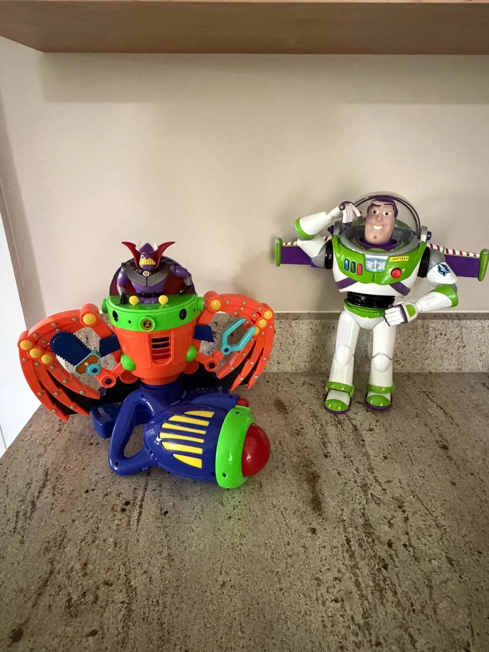 Disney‎ Buzz Lightyear Action Figure and Emperor Zurg Lightup Projection Game